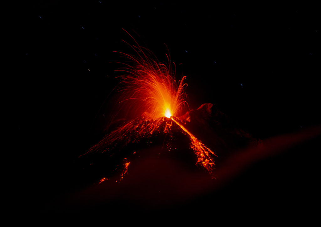 Έκρηξη στο ηφαίστειο της Αίτνας – Κλειστό το αεροδρόμιο της Κατάνιας