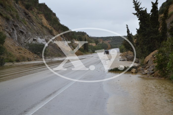Ο κεντρικός οδικός άξονας της Κρήτης «βομβαρδίζεται» από βράχους