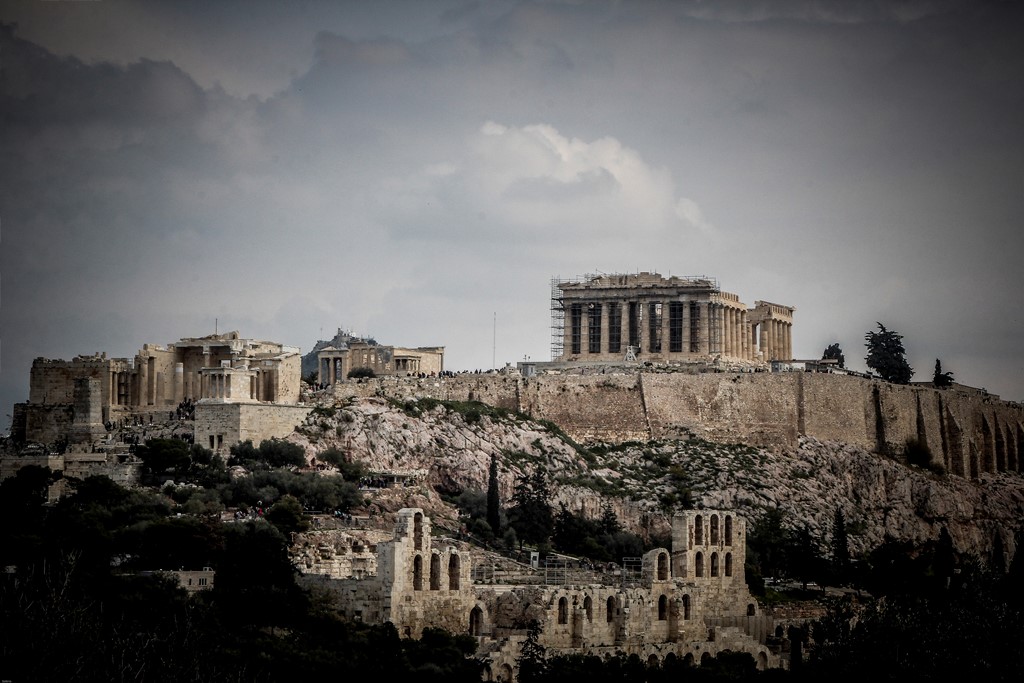 Άνδρας έπεσε από τα τείχη της Ακρόπολης