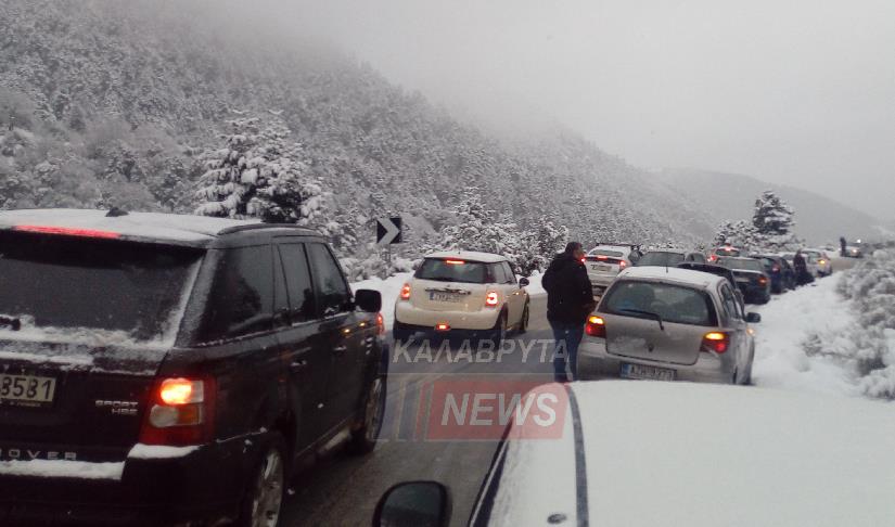 Καραμπόλα είκοσι οχημάτων στα Καλάβρυτα εξαιτίας του παγετού (Photos)