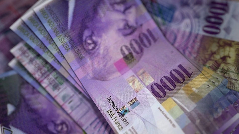 Απόφαση βόμβα για τα δάνεια σε ελβετικό φράγκο – Αναγνωρίζει ακόμα και ηθική βλάβη στους δανειολήπτες