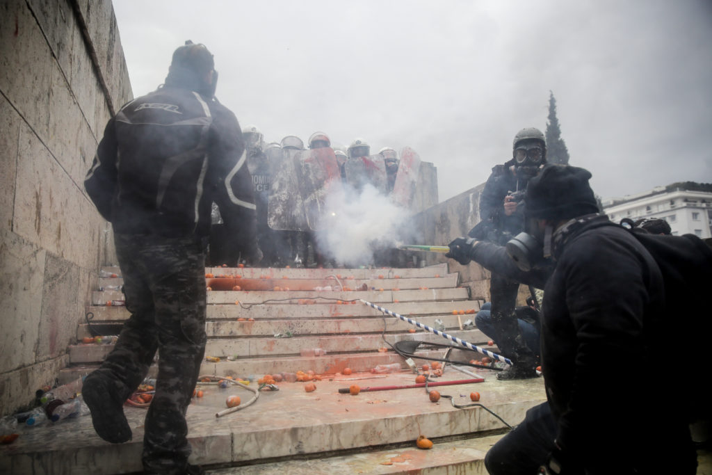 Διαφωνία ανακριτή και εισαγγελέα για κατηγορούμενο κατά τα επεισόδια στο συλλαλητήριο της Κυριακής