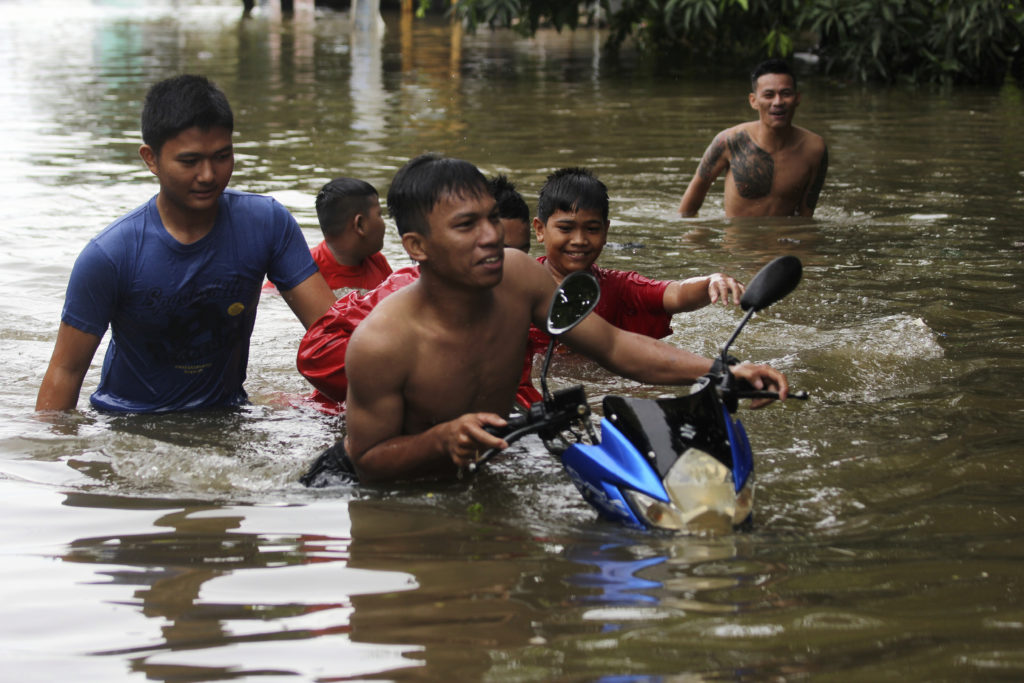 Ινδονησία: Στους 59 οι νεκροί από τις κατολισθήσεις λόγω πλημμυρών (Photos & Video)