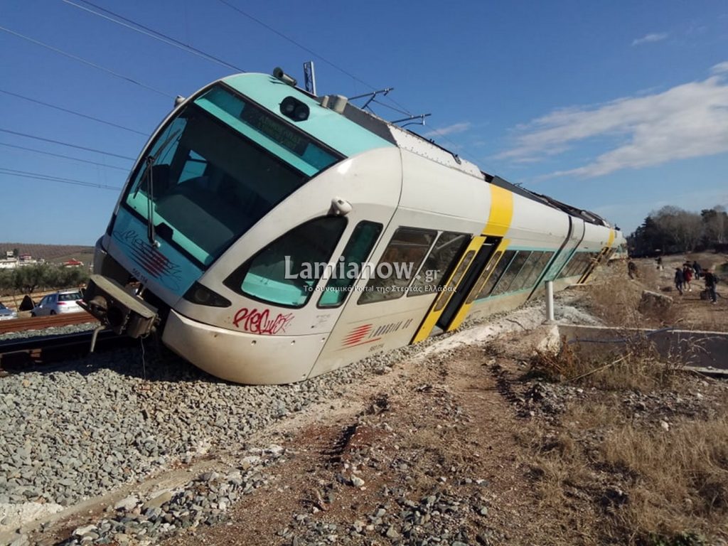 Λαμία: Τρένο εκτροχιάστηκε και τούμπαρε – δεν υπήρξαν τραυματισμοί (εικόνες)