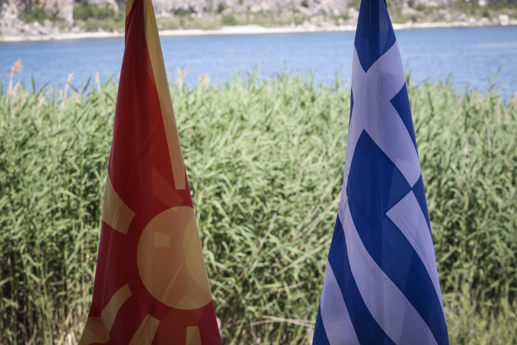 Τα 8 επόμενα βήματα Ελλάδας και Βόρειας Μακεδονίας μετά την ψήφιση της συμφωνίας