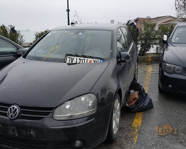 Θεσσαλονίκη: Επιτέθηκαν σε αυτοκίνητο που είχε σκοπιανές πινακίδες (Photos & Video)