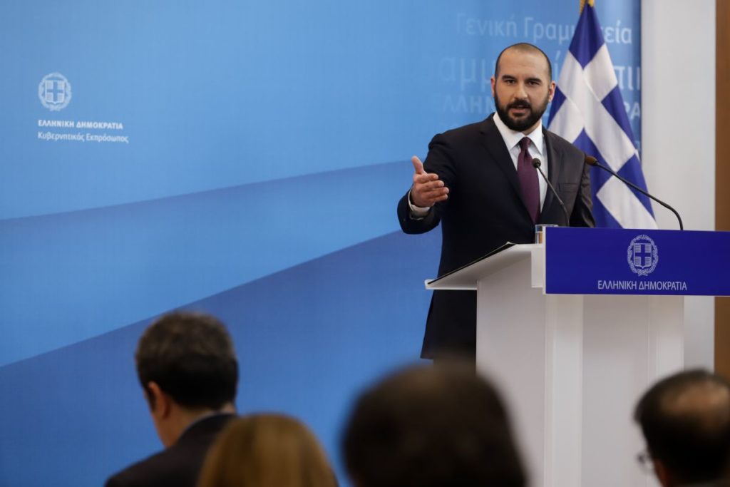 Τζανακόπουλος: Απόπειρα στοχοποίησης της Κουντουρά – Είναι σπουδαία υπουργός (Video)