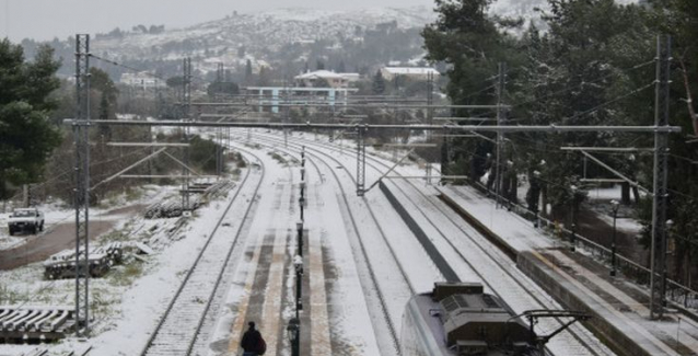 Αλυσίδες στα ΙΧ – Ταλαιπωρία στα τρένα