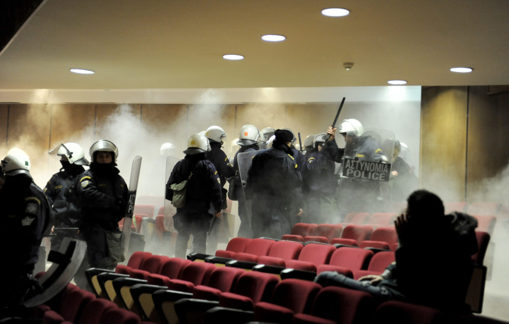 Ερώτηση βουλευτών του ΣΥΡΙΖΑ για την στάση της αστυνομίας στη δίκη της Χρυσής Αυγής