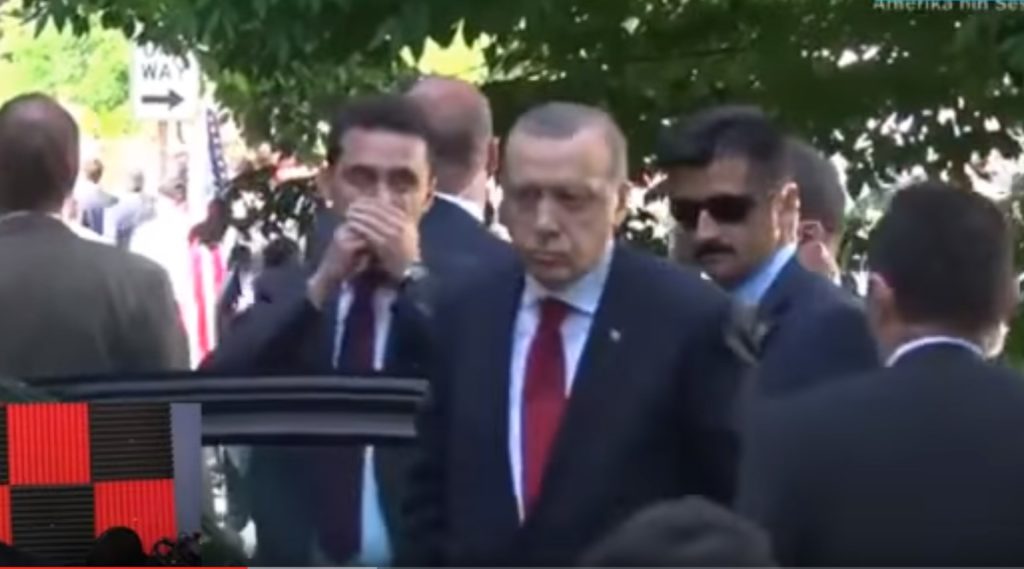 Ουάσινγκτον: Με εντολή Ερντογάν η επίθεση κατά των Κούρδων και Αρμενίων διαδηλωτών σε αμερικανικό έδαφος; (Video)