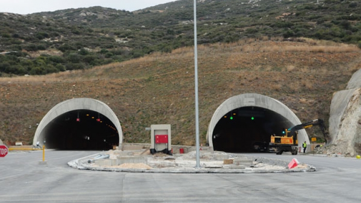 Διακόπηκε η κυκλοφορία στην Κοιλάδα των Τεμπών