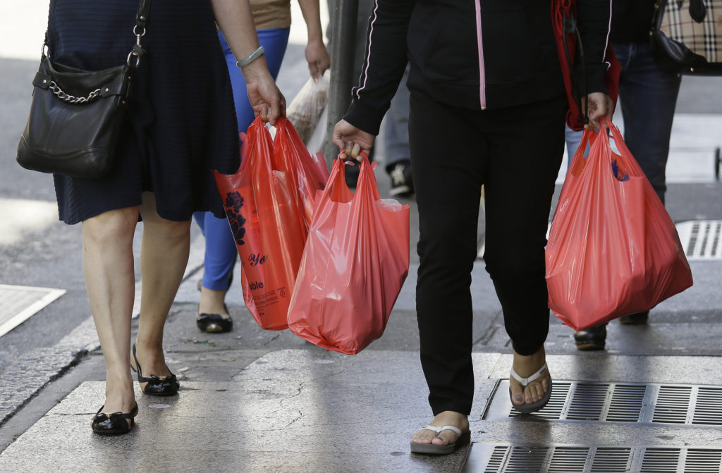 Ένας στους δέκα επιμένει στην πλαστική σακούλα!