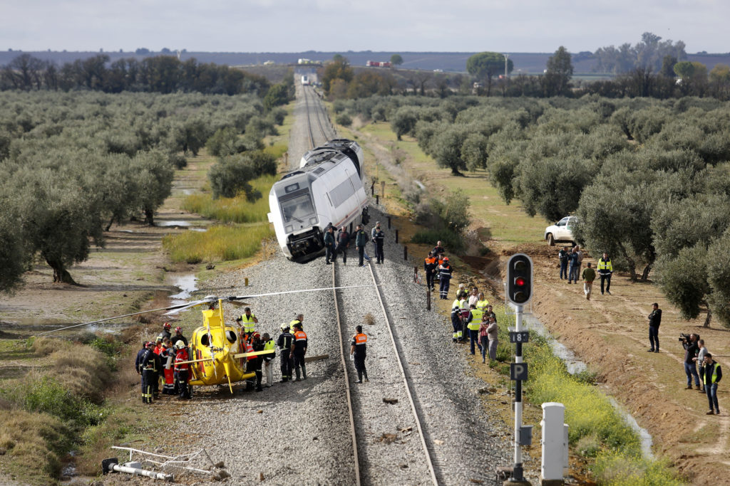 Εκτροχιασμός τρένου στη Σεβίλλη με 21 τραυματίες (Photos)