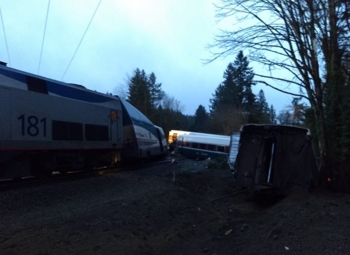 Ουάσιγκτον: Τρεις οι νεκροί από τον εκτροχιασμό τρένου (Photos/Videos)