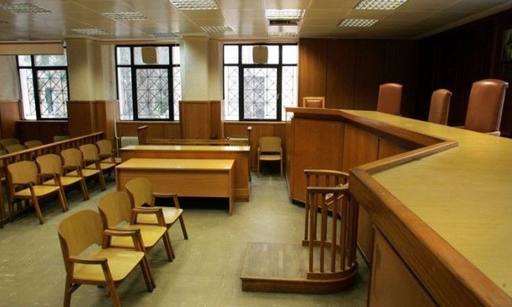 Πρόκληση: Δεν διεκόπη η δίκη της ΧΑ παρά τον βαρύ τραυματισμό της δικηγόρου της οικογένειας Φύσσα