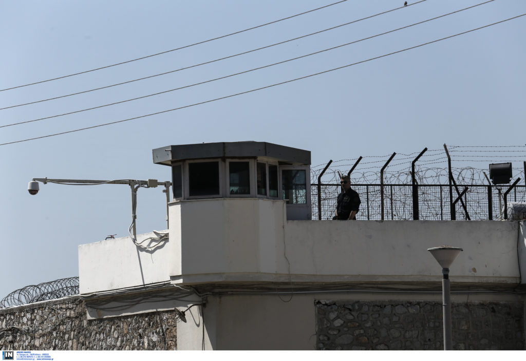 Γιωτόπουλος: Δύο κόσμοι στις φυλακές Κορυδαλλού – VIP κελιά, «δυτικά προάστια» και εκμετάλλευση των κρατουμένων