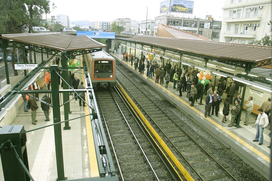 Άνδρας έπεσε στις γραμμές του Ηλεκτρικού