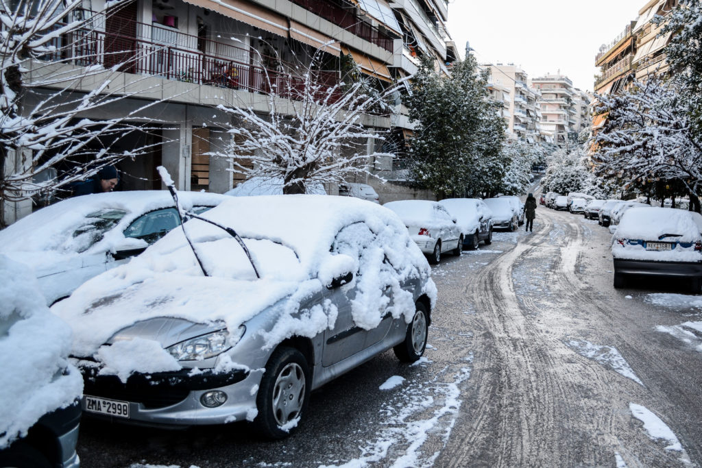 Αποκαθίστανται τα προβλήματα στην Αττική από τον χιονιά – Κανονικά τα δρομολόγια του ΗΣΑΠ