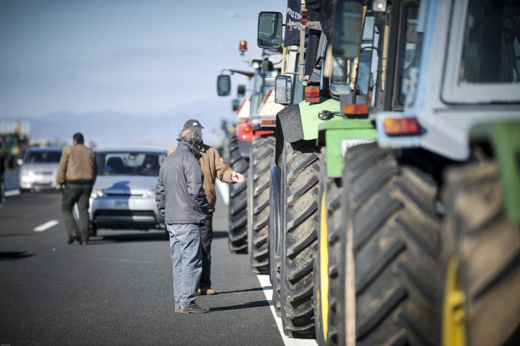 Κλιμακώνουν τις κινητοποιήσεις τους οι αγρότες του μπλόκου της Νίκαιας
