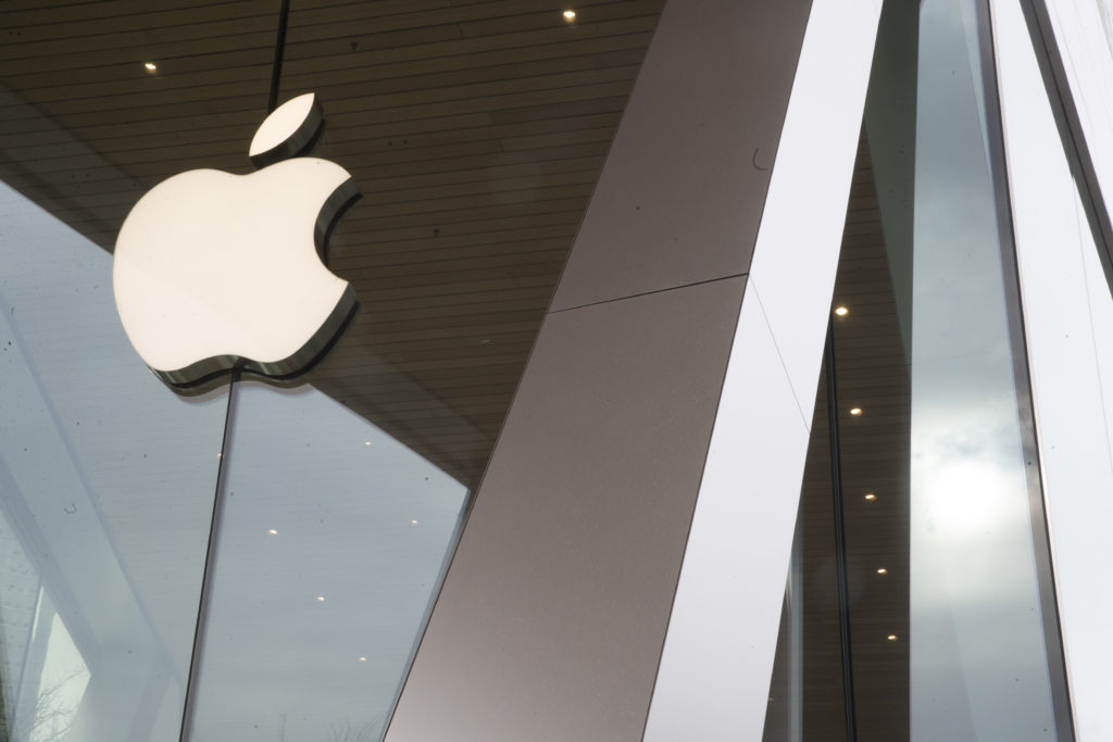 Παραδέχεται και διορθώνει η Apple το «πρόβλημα» στο FaceTime που μετατρέπει το iPhone σε εργαλείο λαθρακρόασης