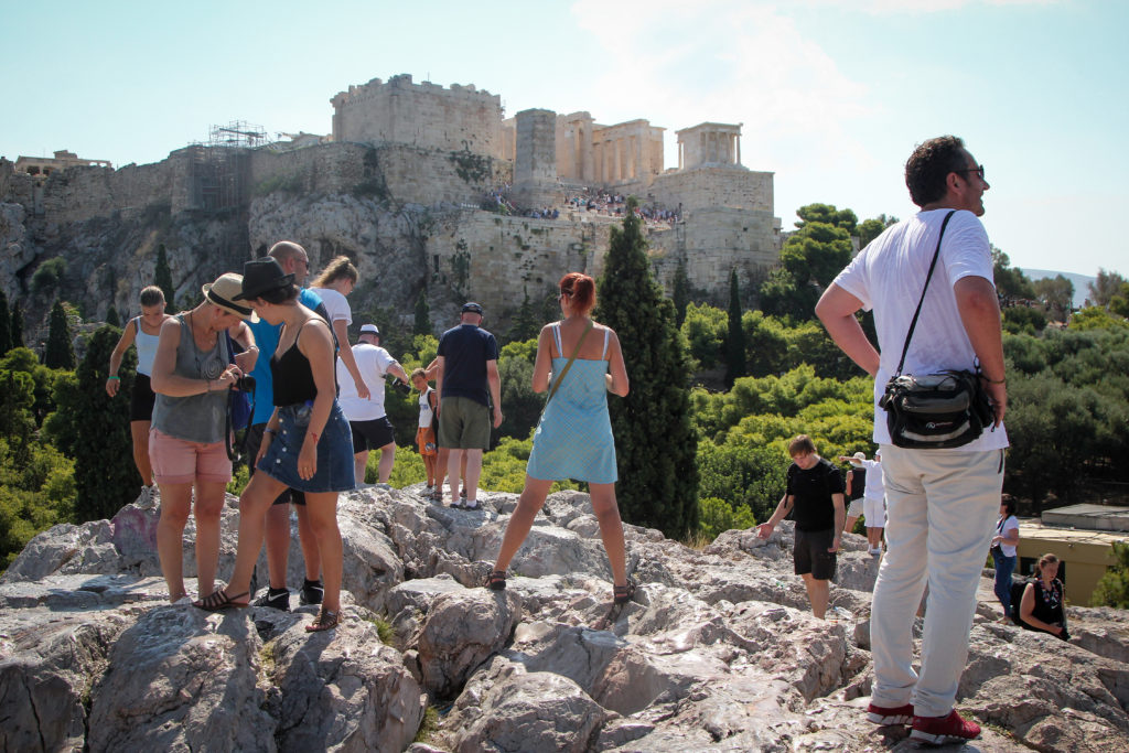 Bloomberg: Η Ελλάδα ετοιμάζεται να αντιμετωπίσει τις επιπτώσεις στον τουρισμό της από το Brexit