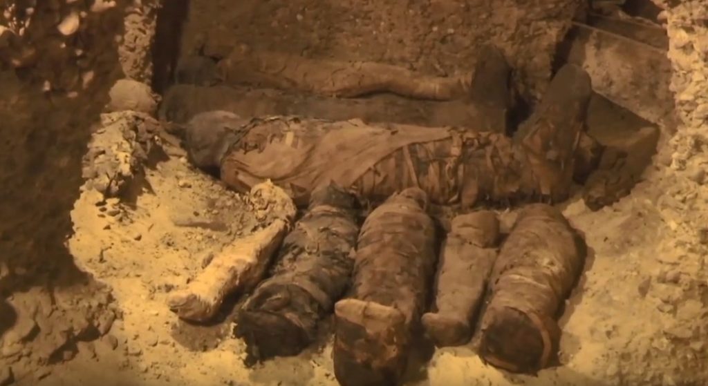 Αίγυπτος: Σπουδαία ανακάλυψη τάφου με 50 μούμιες (Video)