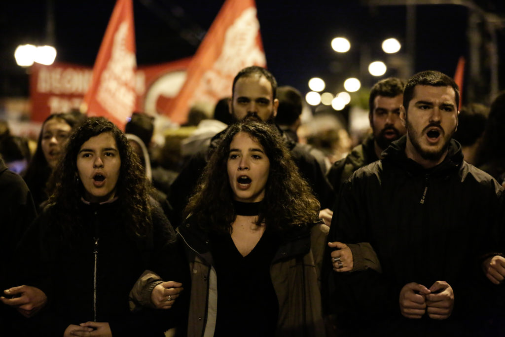 Μαζική η αντιφασιστική διαδήλωση στην Αθήνα (Photos)