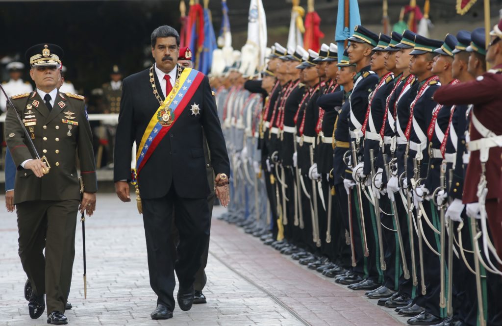 Σε έμμεσο πραξικόπημα καλούν οι ΗΠΑ τον στρατό της Βενεζουέλας