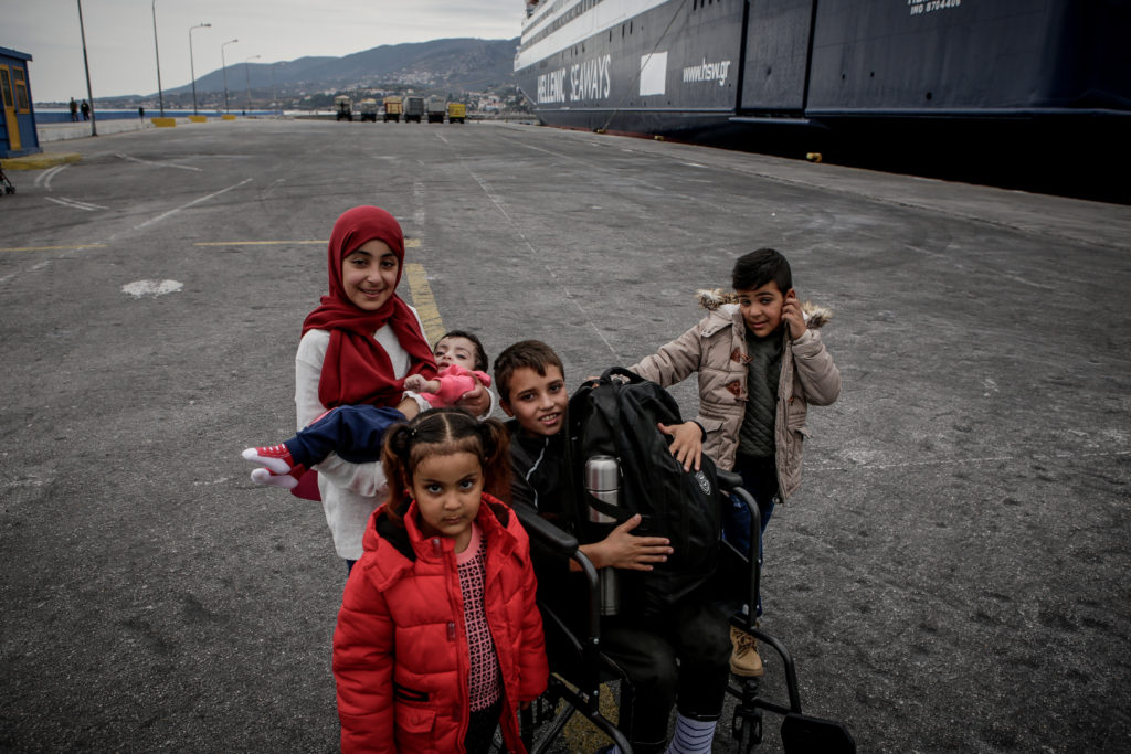 Μυτιλήνη: Ο Διευθυντής της Μόριας καταγγέλλει ΜΚΟ ότι «έστηνε» φωτογραφίες για να …παίξει με το δράμα των προσφύγων
