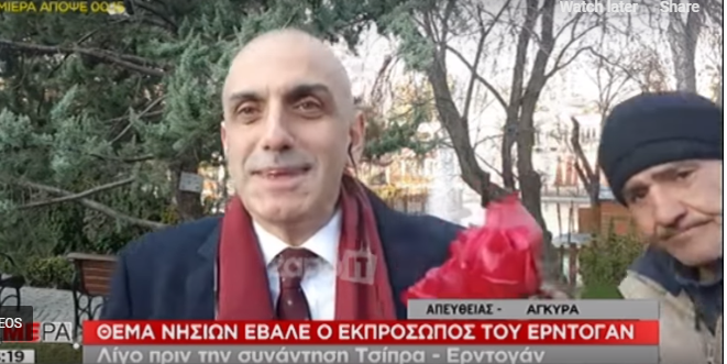 Απίστευτο περιστατικό on air: Τούρκος πλανόδιος προσπαθεί να πουλήσει λουλούδια σε ρεπόρτερ του ΣΚΑΪ (Video)
