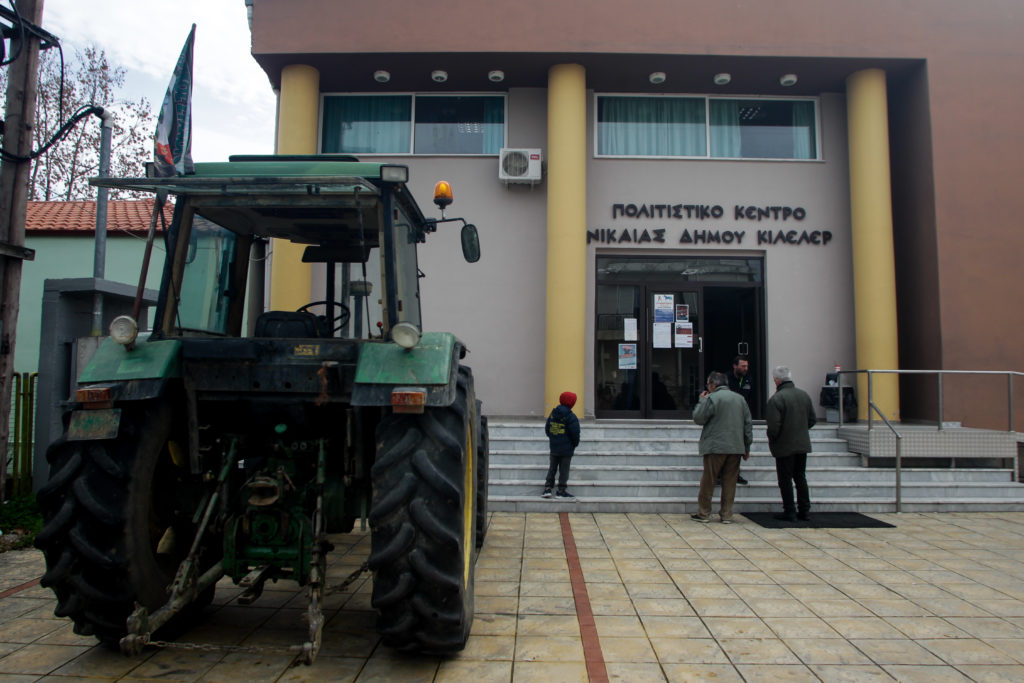 Αγρότες: Ζητούν να δουν Τσίπρα και ενισχύουν τα μπλόκα