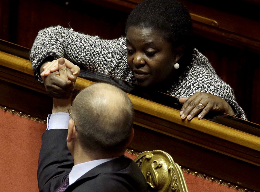 Ιταλία: Η πρώτη μαύρη υπουργός χωρίζει γιατί ο σύζυγός της κατεβαίνει με την ακροδεξιά