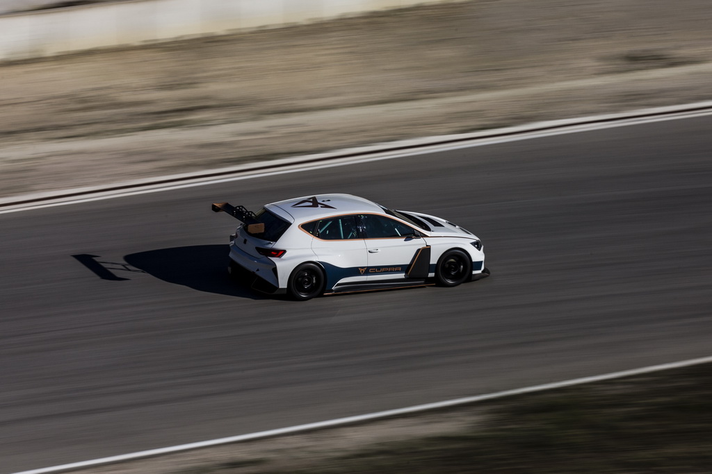 Οι διαφορές του Cupra e-Racer σε προετοιμασία και οδήγηση