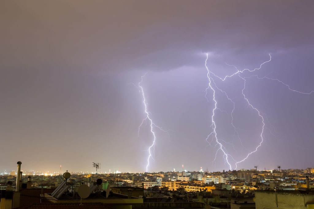 Σε ποια περιοχή της Ελλάδας έπεσαν 120 κεραυνοί σε 10 ώρες