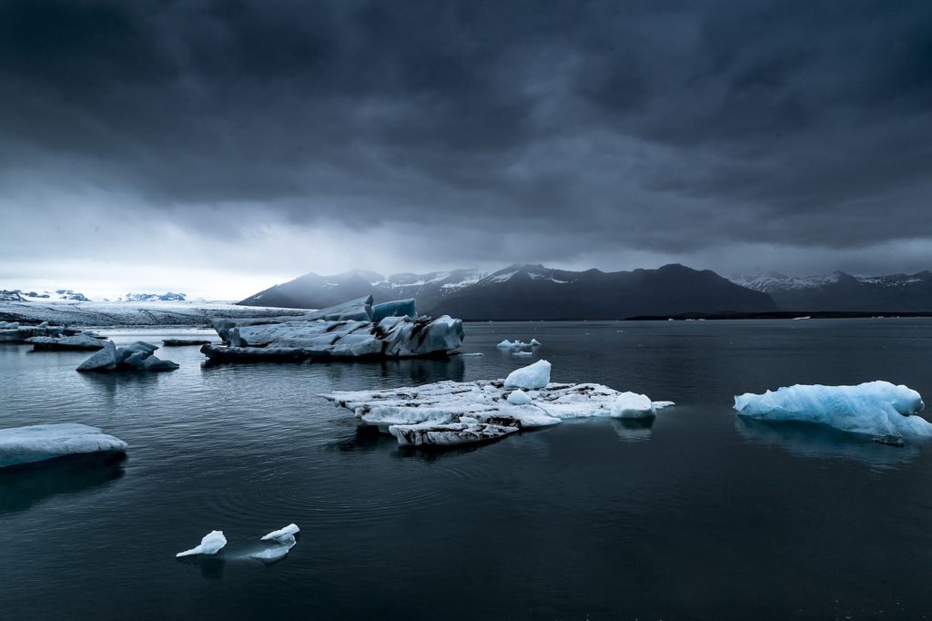 Για «κλιματικό χάος» προειδοποιούν οι ειδικοί – Λιώνουν οι πάγοι σε Ανταρκτική και Γροιλανδία