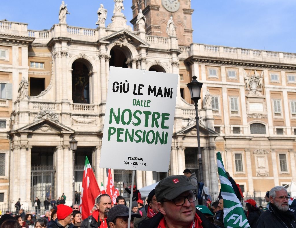 Χιλιάδες Ιταλοί στους δρόμους ενάντια στην πολιτική της κυβέρνησης (Video)
