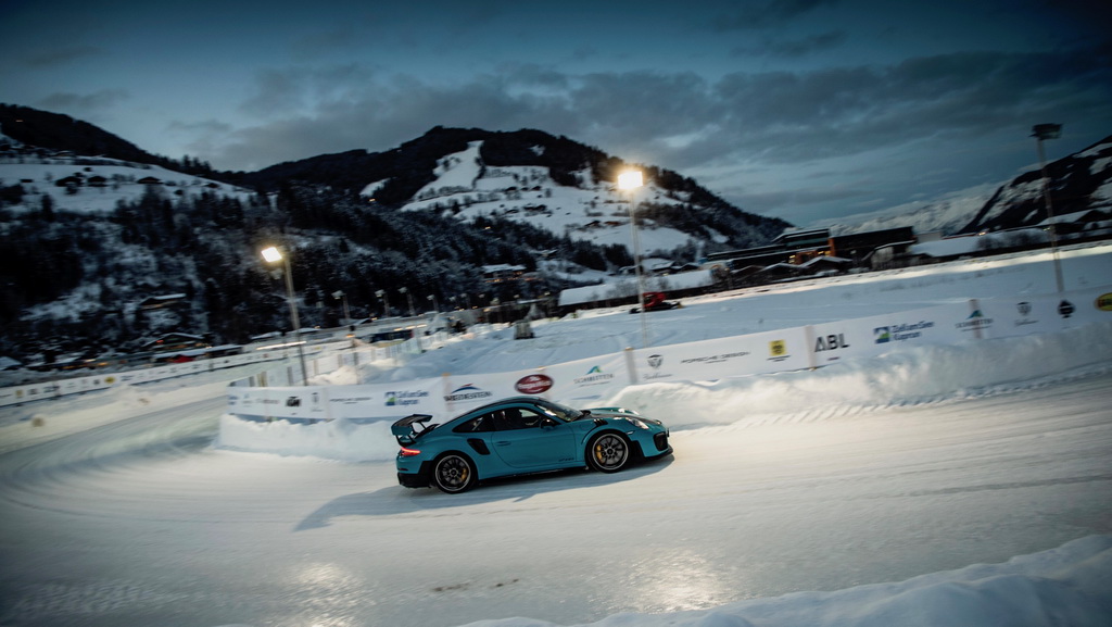 Στις Αυστριακές Άλπεις έγινε η παρουσίαση της νέας Porsche 911