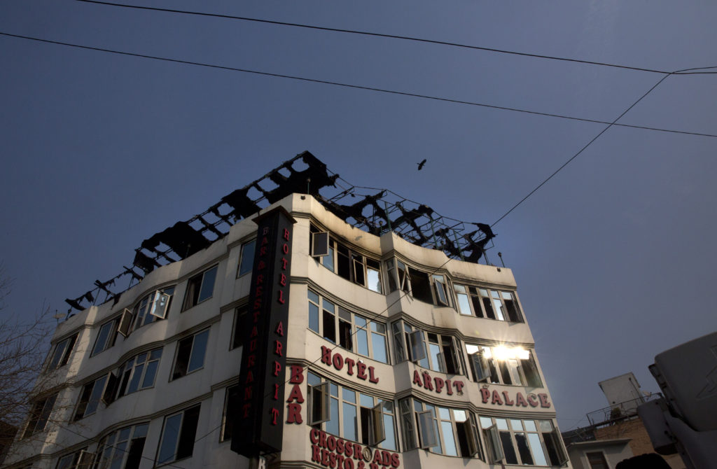 Ινδία: Τουλάχιστον 17 νεκροί μετά από φωτιά σε ξενοδοχείο (Photos – Video)