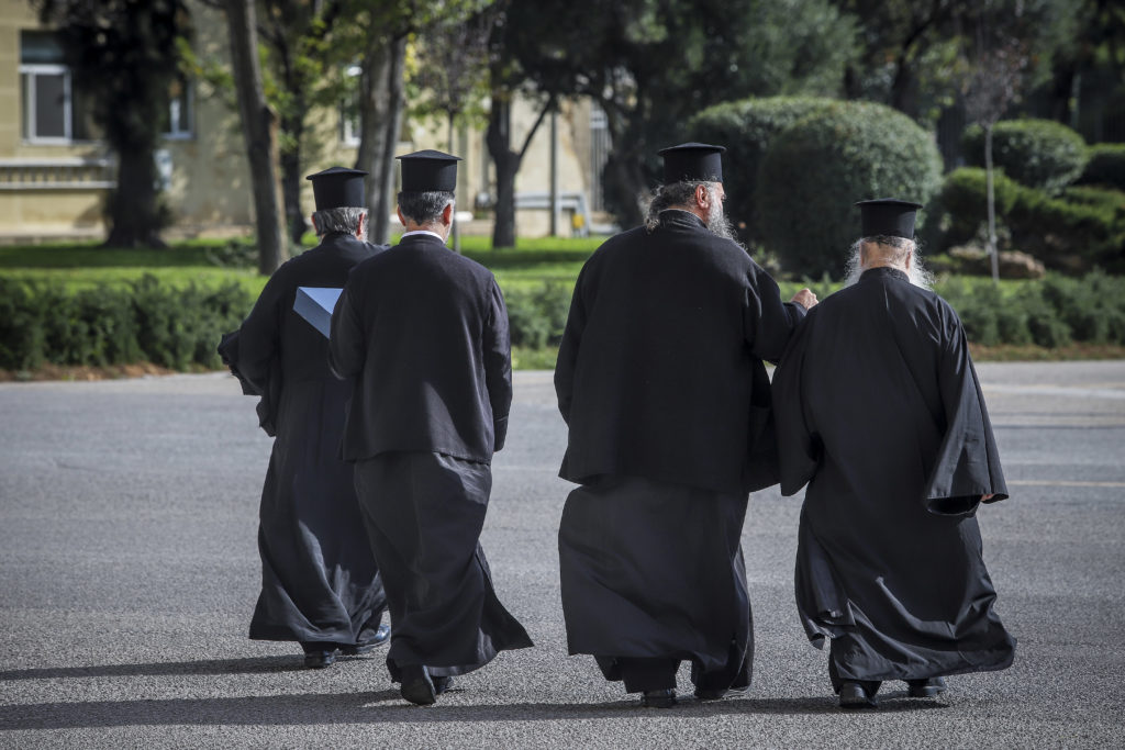 Αρνητικοί οι κληρικοί στη νέα συμφωνία για τη μισθοδοσία τους