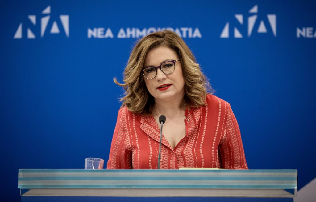 Η Σπυράκη σε γραμμή Σαμαρά-Άδωνη, αρνείται να απαντήσει αν η ΝΔ αναγνωρίζει τη «Βόρεια Μακεδονία» (Video)