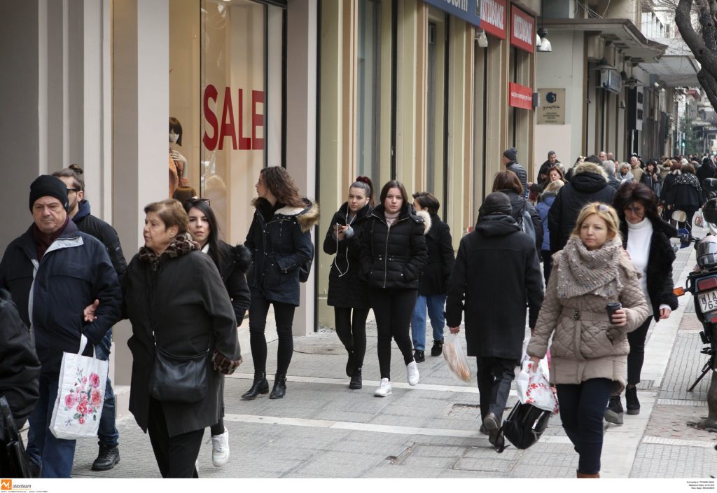 Πτώση πληθωρισμού τον Ιανουάριο, λόγω καυσίμων και εκπτώσεων