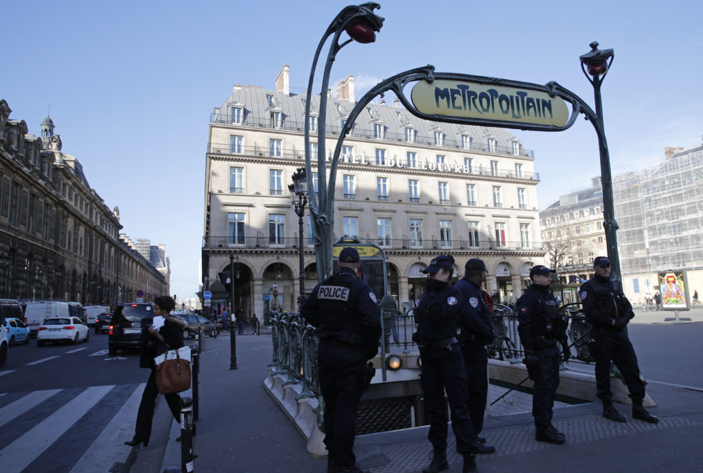Επίθεση με οξύ στο μετρό στο Παρίσι (Photo)