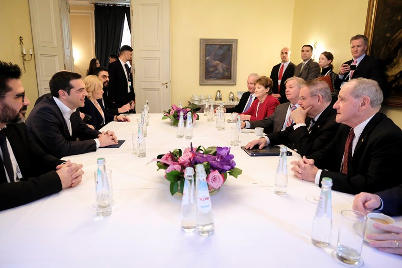Μόναχο: Οι προοπτικές της ελληνοαμερικανικής συνεργασίας, στο επίκεντρο της συνάντησης Τσίπρα – Αμερικανών Γερουσιαστών
