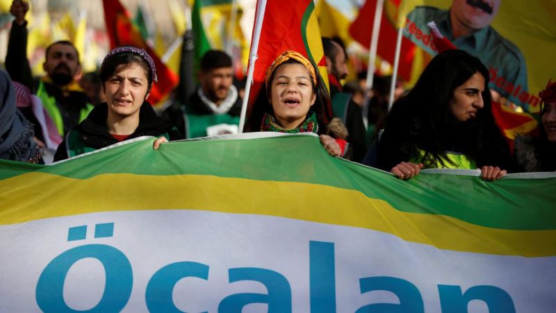 Χιλιάδες Κούρδοι από όλη την Ευρώπη διαδήλωσαν στο Στρασβούργο υπέρ της απελευθέρωσης Οτσαλάν