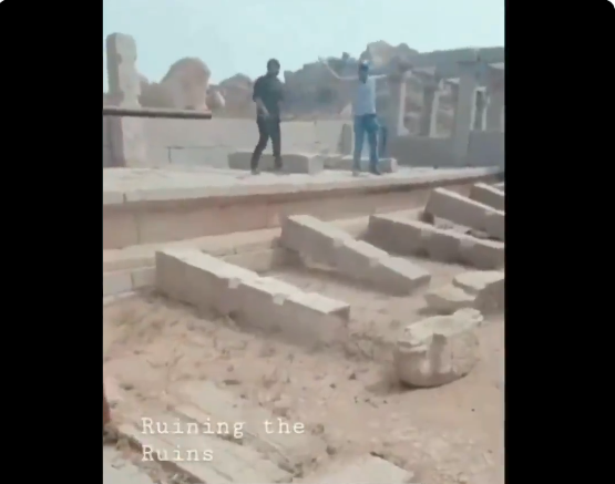 Ινδία: Βάνδαλοι υποχρεώθηκαν να αποκαταστήσουν μνημείο που κατέστρεψαν (Video)