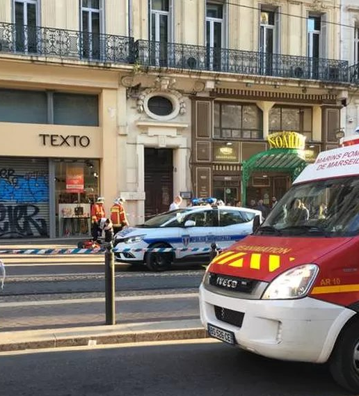 Μασσαλία: Άνδρας τραυμάτισε με μαχαίρι δύο περιστατικούς – Τον πυροβόλησαν αστυνομικοί και πέθανε στο νοσοκομείο