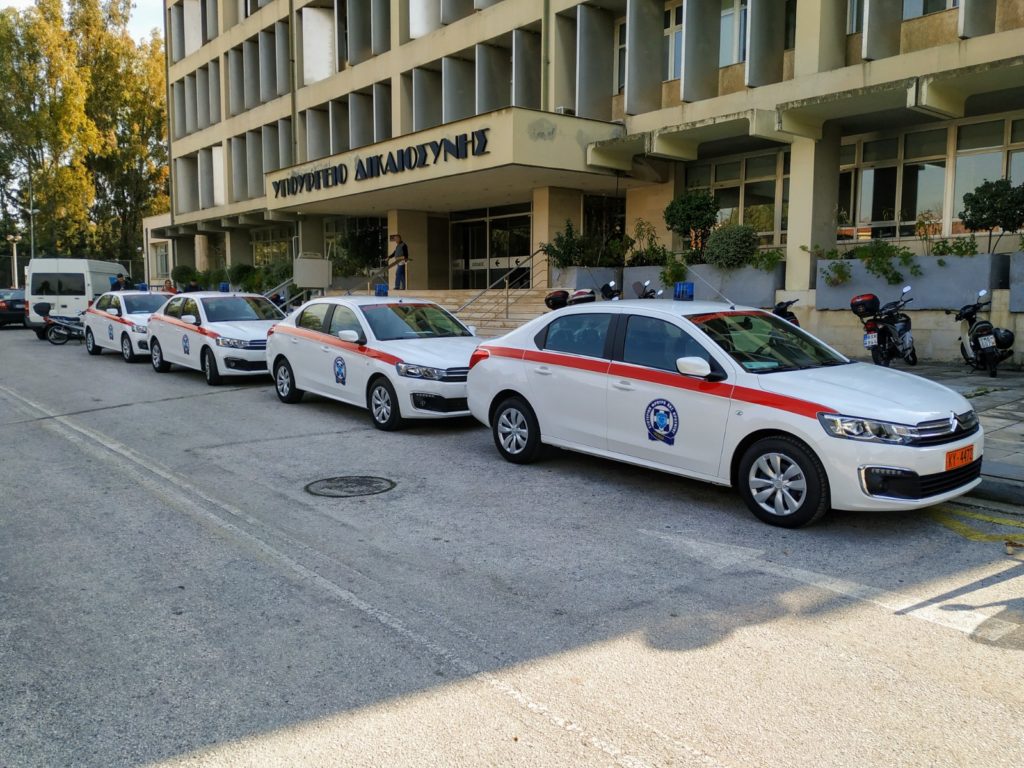 Παραδόθηκαν τα πρώτα καινούρια οχήματα στα Καταστήματα Κράτησης – Τα πρώτα μετά από 15 χρόνια (Photos)