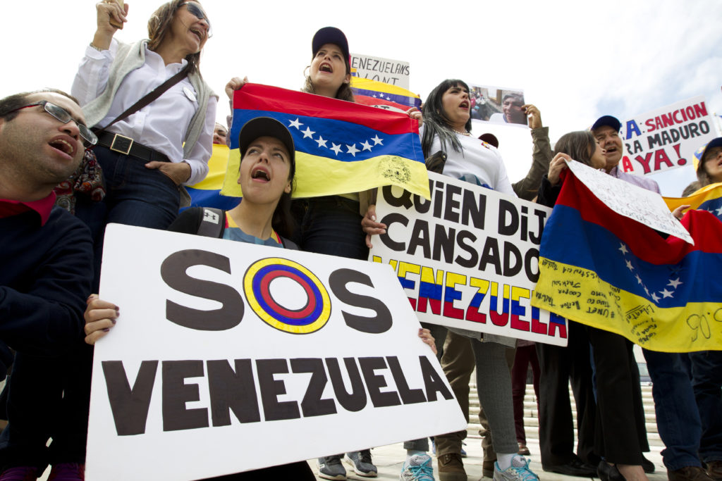 Βενεζουέλα: Επέμβαση στρατού σε συγκέντρωση κοντά σε γέφυρα που συνορεύει με Κολομβία