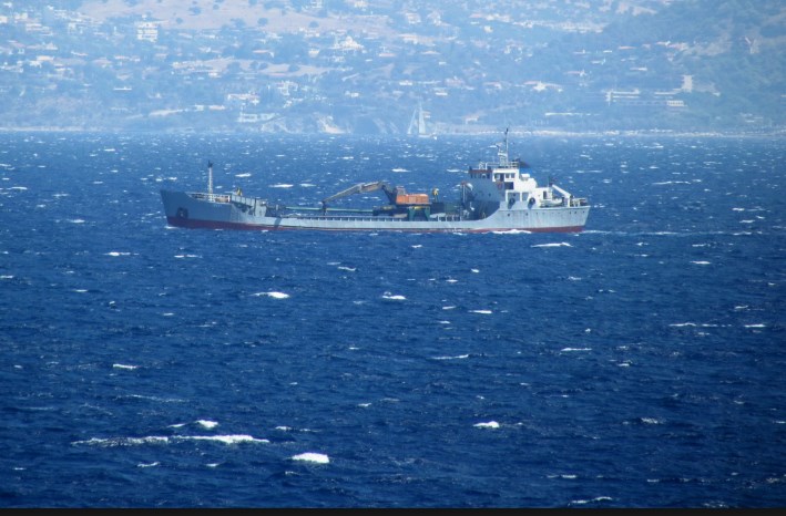 Προσάραξη φορτηγού πλοίου στη Μύκονο – δεν αναφέρθηκε τραυματισμός.