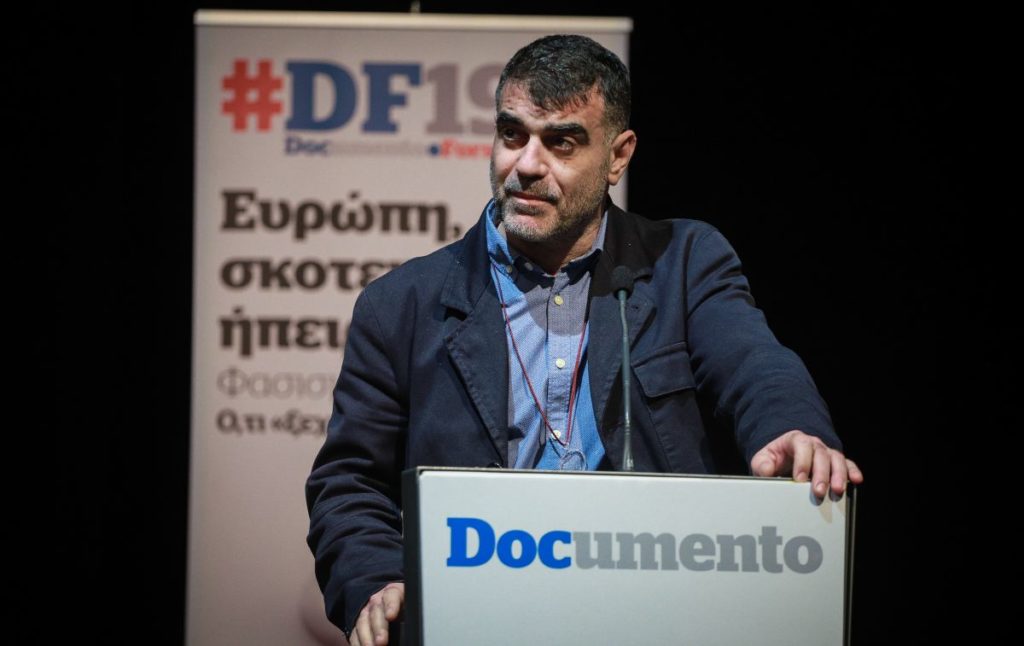 #DF19 – Κώστας Βαξεβάνης: Αφού ξέρουμε πως γράφεται η ιστορία ας μην την αφήσουμε να εξελιχθεί ως φάρσα (Video)